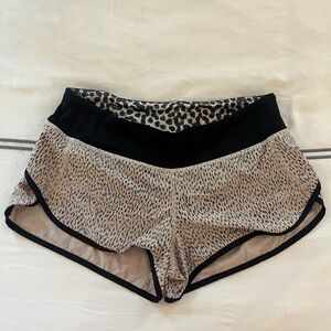 Lululemon Pink Black Dash Very Short Short Sz 6